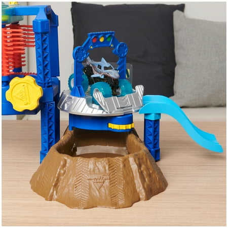 Monster Jam, Megalodon Monster Wash Color-Changing Monster Truck Vehicle Playset, for Ages 3 and up
