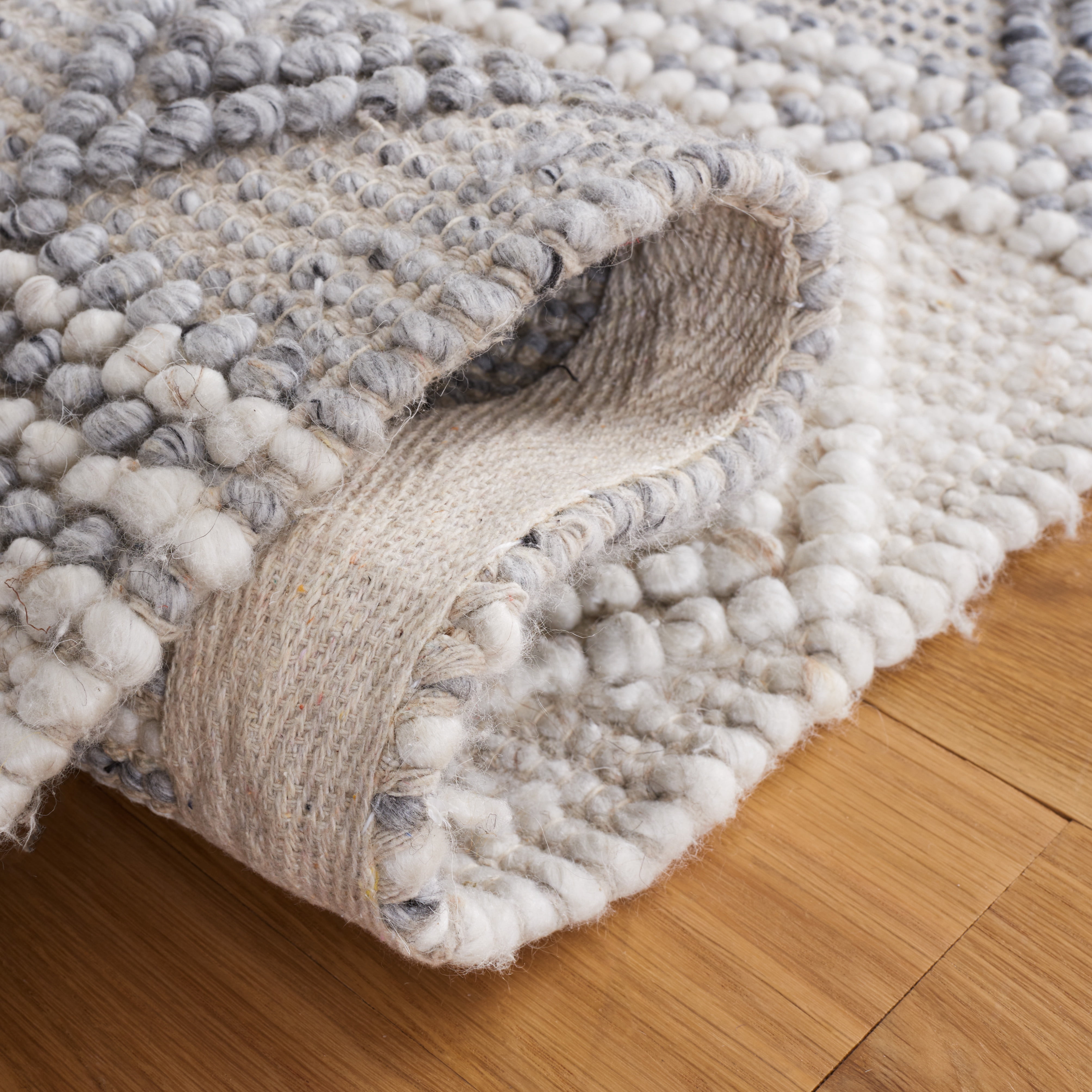 SAFAVIEH Natura Andrina Southwestern Area Rug, Ivory/Grey, 6' x 6' Round