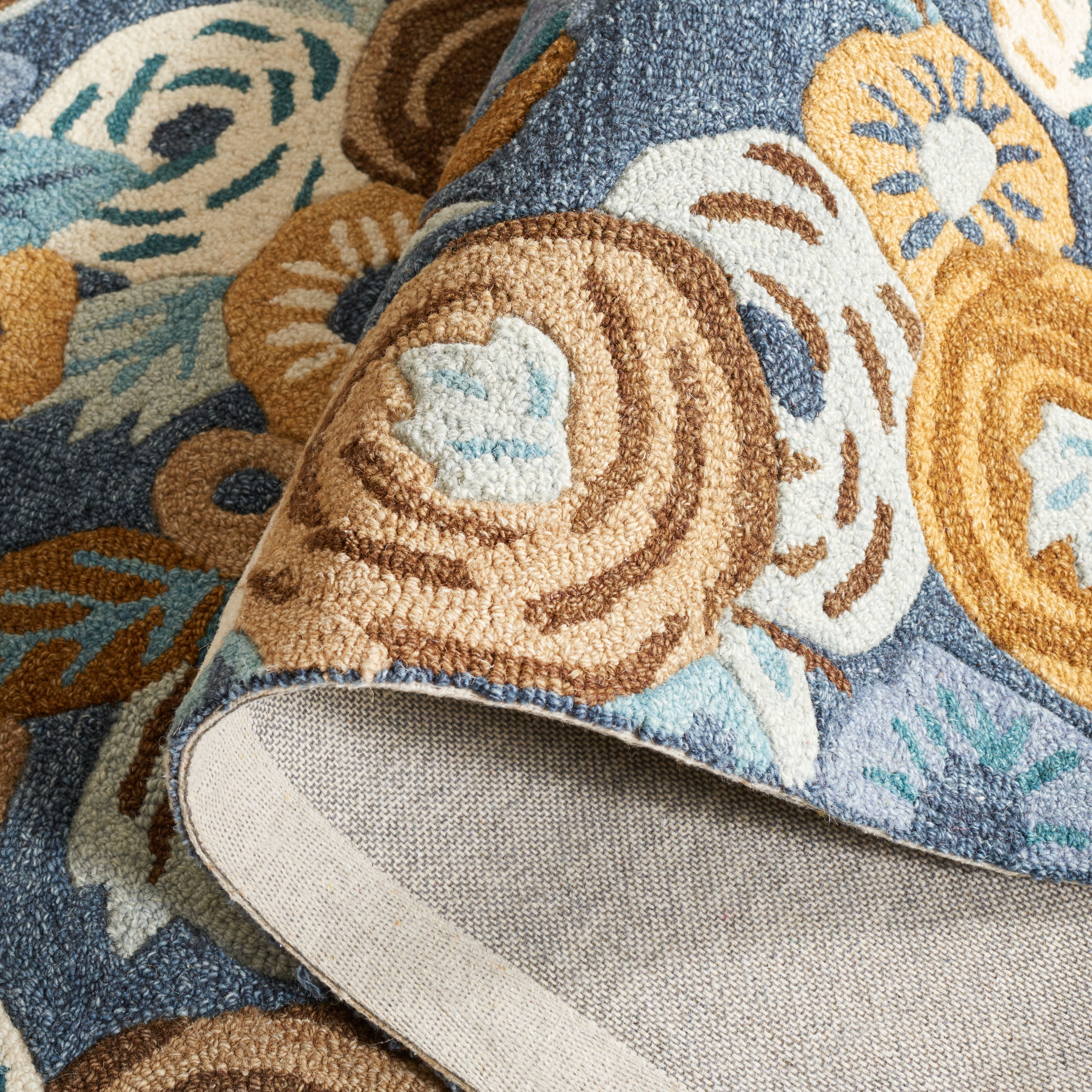 Safavieh Chelsea Trochez Floral Area Rug, Blue/Ivory, 8' x 10'