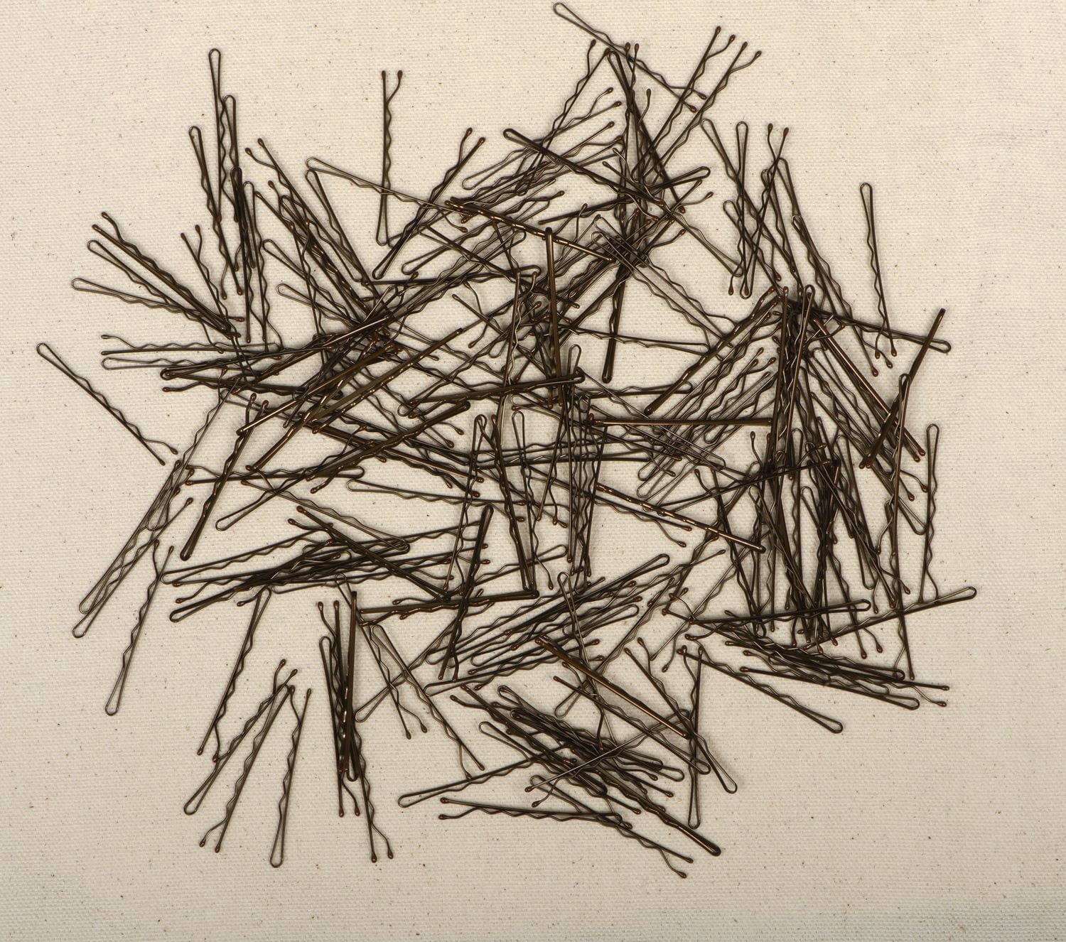 Pqt èconomique de 200 pinces à cheveux brunes Scunci