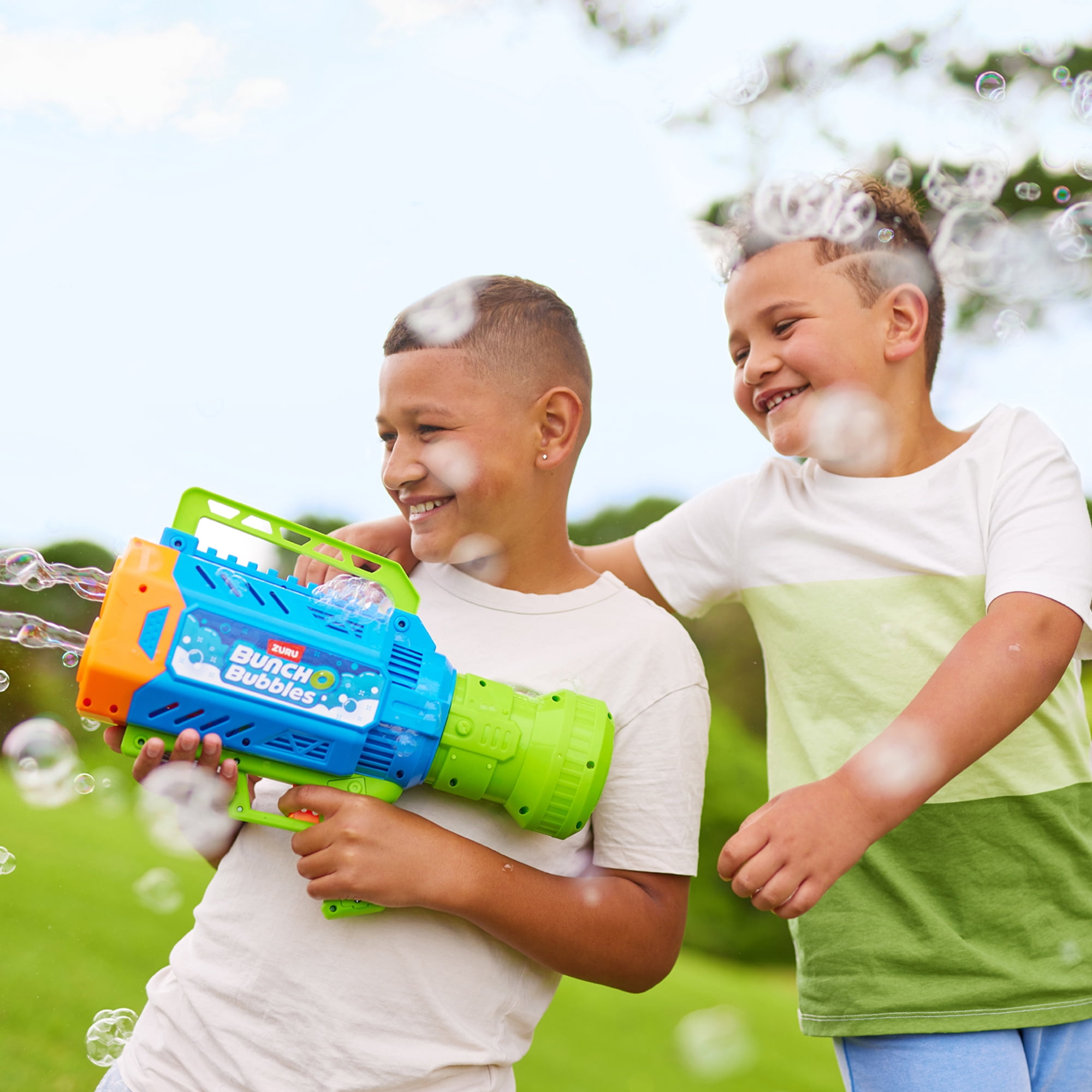 Bunch O Bubbles Motorized Mega Bubble Blaster by ZURU, Bubble Machine with Built-in Solution