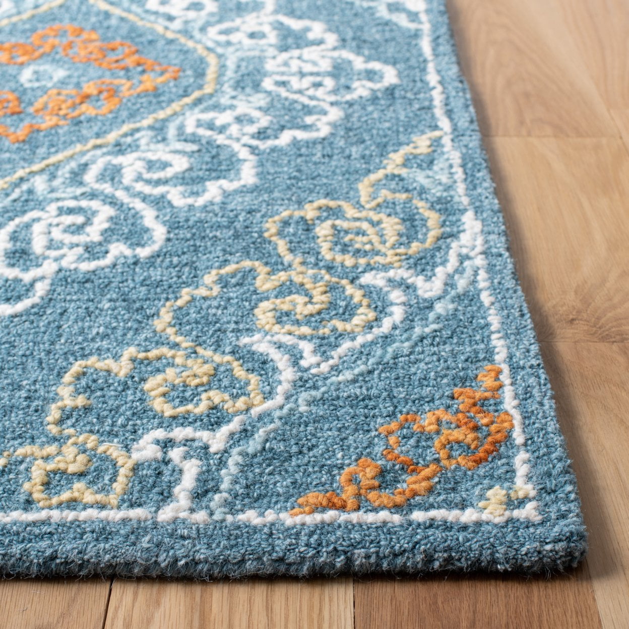 Safavieh  Handmade Blossom Sueann Wool Rug 4' x 6' 4' x 6' Indoor, Handmade Living Room, Bedroom, Dining Room Rectangle