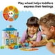 thumbnail image 5 of Construyendo un juguete LEGO DUPLO Town: primera visita al Doctor, 5 of 7