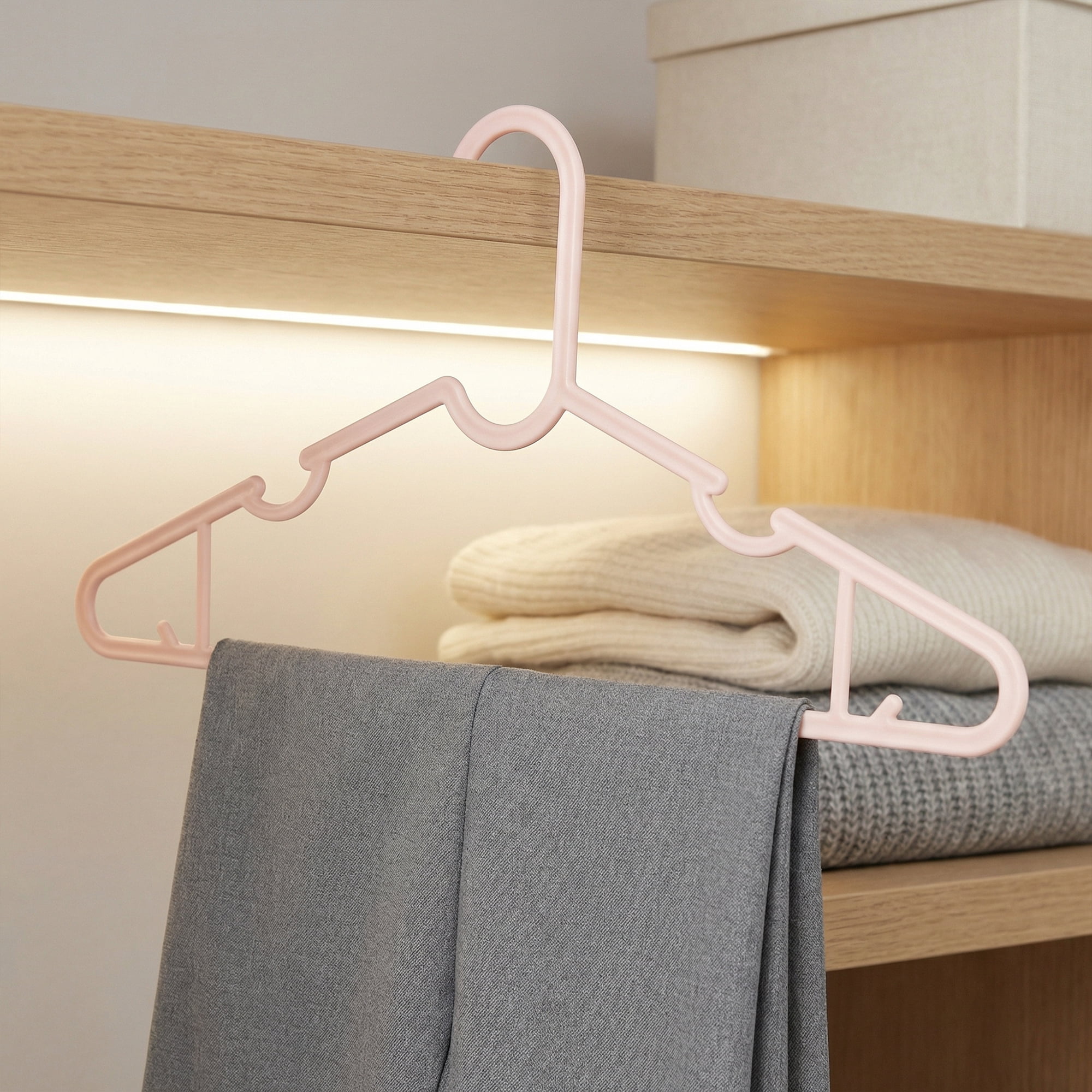 Unique Bargains 10Pcs Plastic Nonslip Slim Hangers With Pinch Clips Pink