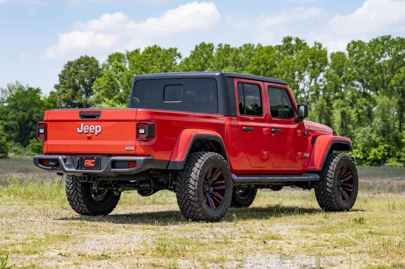 Rough Country 2.5" Lift Kit (fits) 2020 Jeep Gladiator JT | Suspension System | 63400