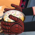 thumbnail image 5 of Guantes para barbacoa, guantes de silicona antideslizantes para horno, la temperatura más alta puede alcanzar los 800 ° C. Guantes universales para barbacoa, horno, cocina, chimenea (signo igual rojo) Rojo Verde, 5 of 5