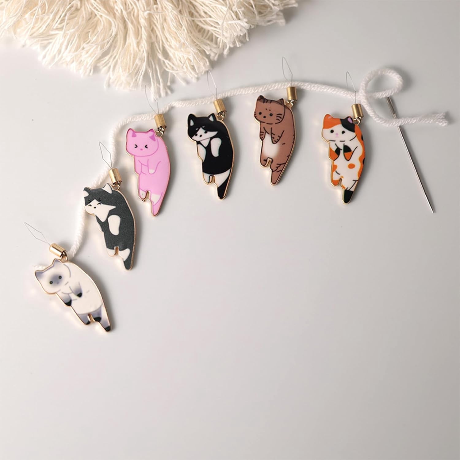Cat Needle Threader, 6Pcs Adorable Mini Cat Threader, Clothing Embroidery Accessories, DIY Gadget for Sewing Crafting