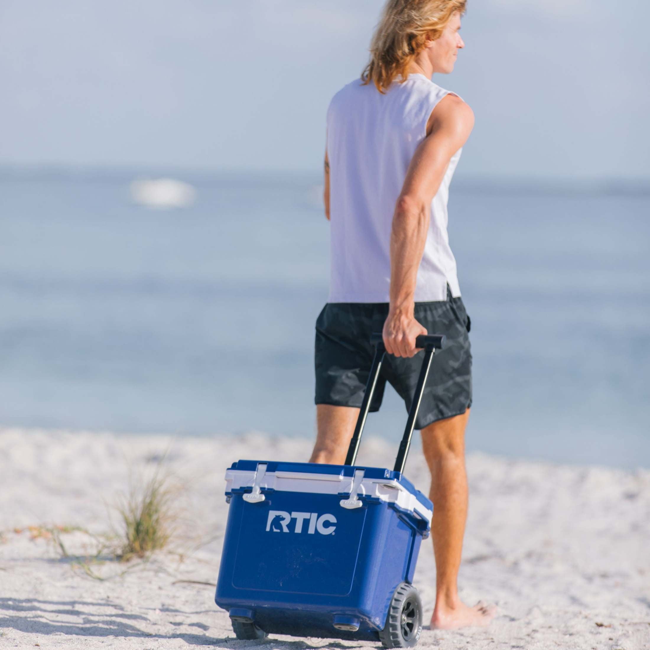 RTIC 22 QT Wheeled Hard-Sided Cooler, Fits 28 Cans or 6 Wine Bottles, Cobalt & White