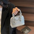 thumbnail image 2 of Bolso de mano con remaches de champán de alta calidad con diseño de nicho de nuevo estilo 2025 para mujer, moderno y elegante bolso bandolera de un solo hombro., 2 of 5