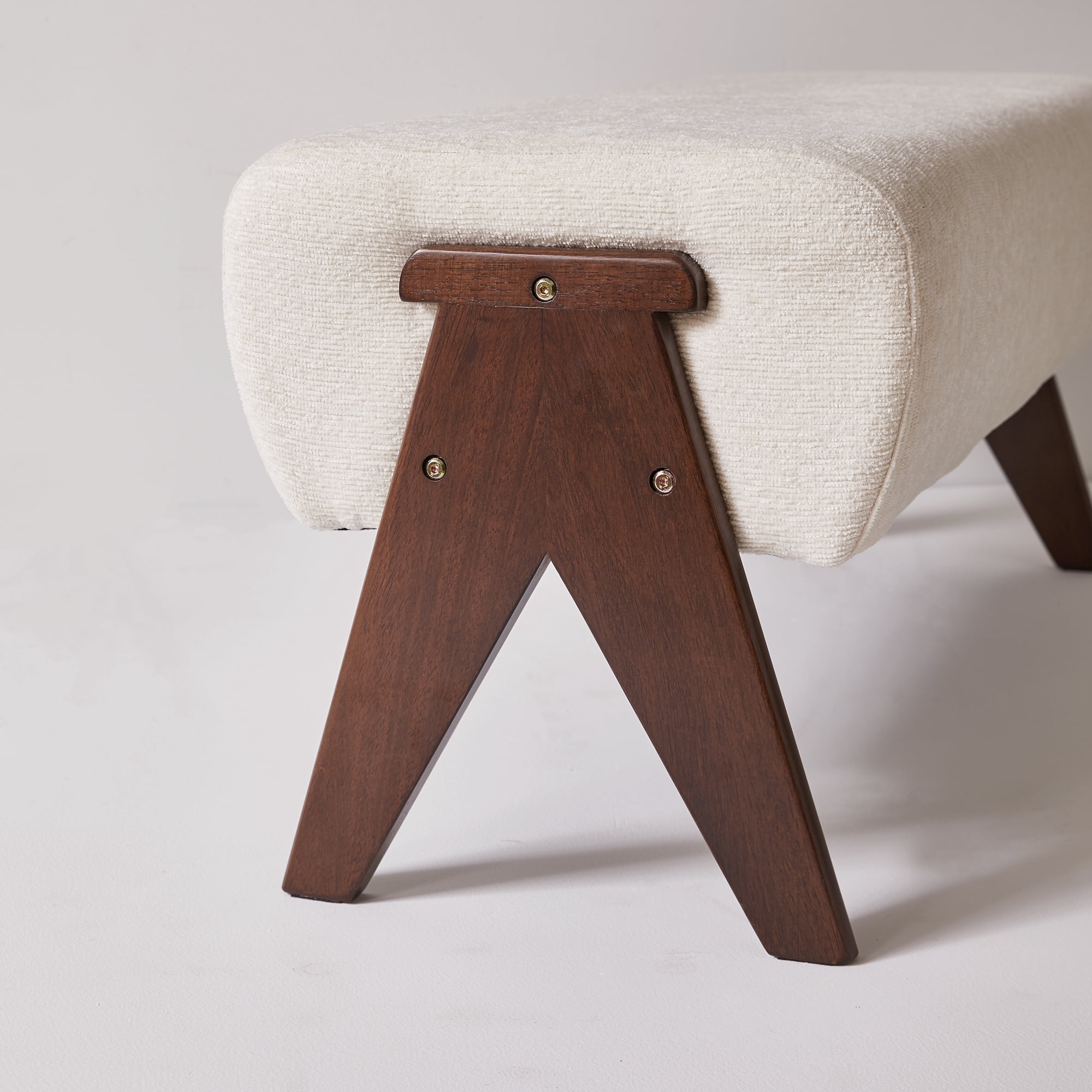 Leumius Chenille Bench,Modern Upholstered with Ergonomic Padded and Solid Wood Legs,Ottoman Bench for Foyer Bedroom Living Space,Entry,White
