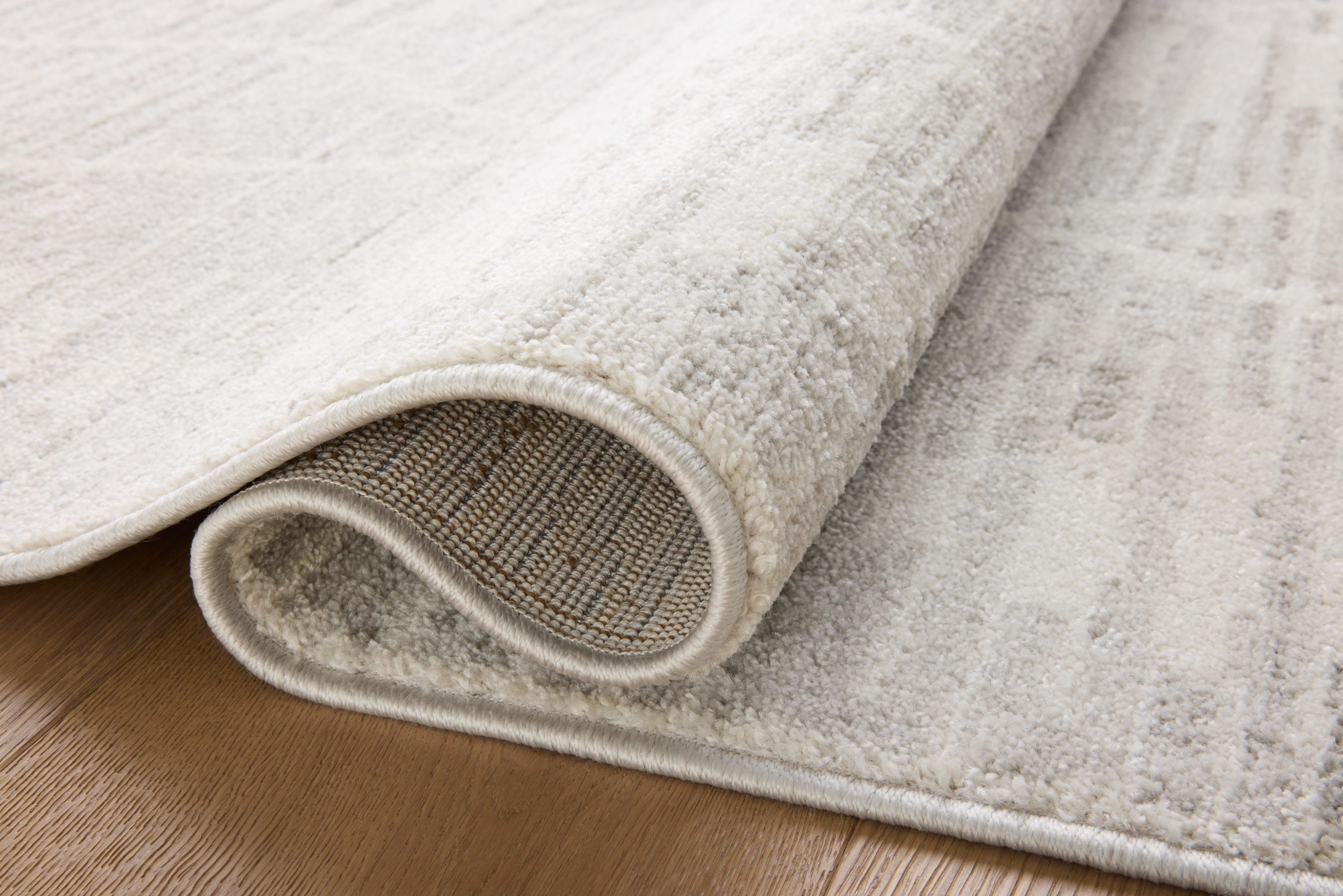 Loloi Kamala Ivory / Silver 4'-0" x 6'-0" Accent Rug