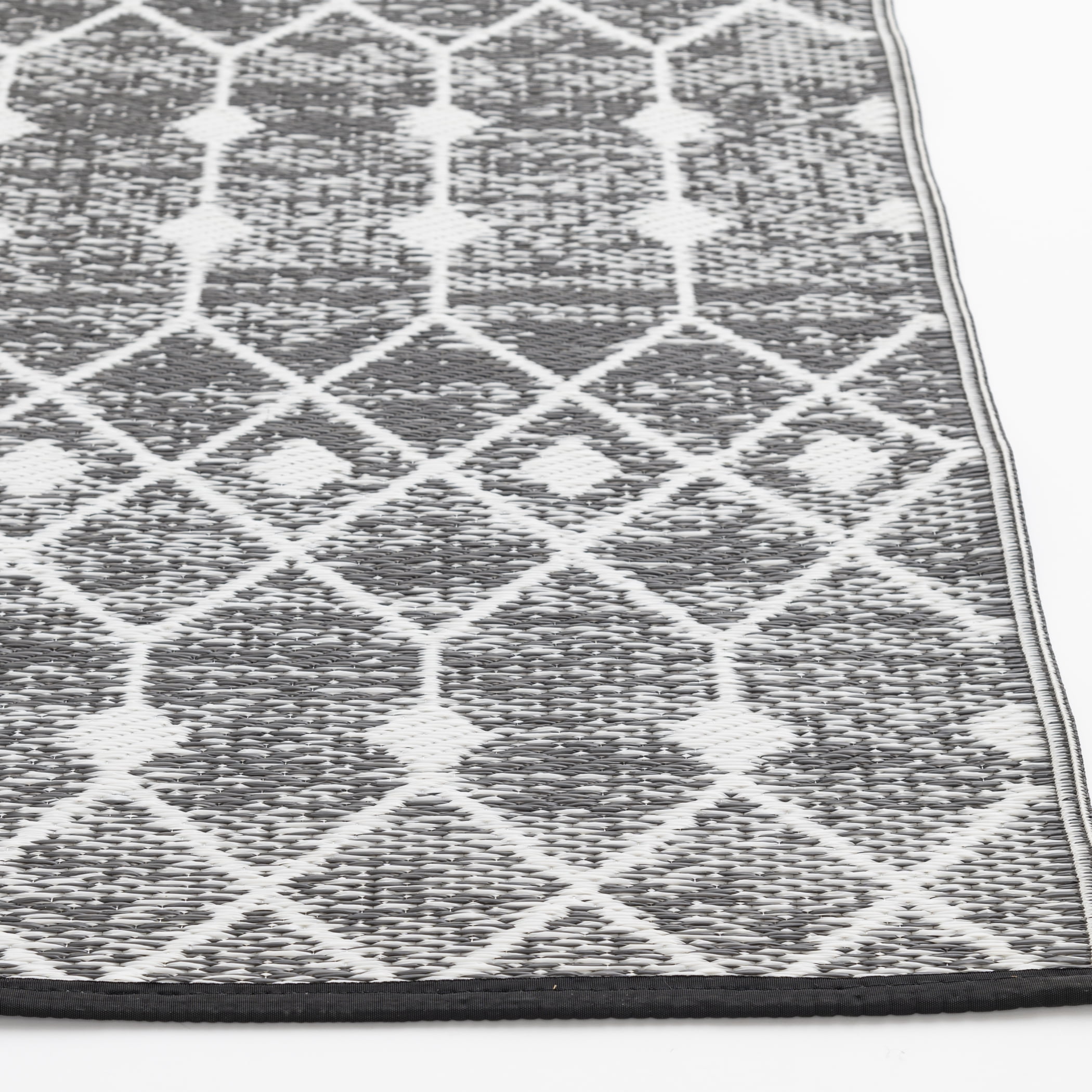 Mainstays Reversible Outdoor Rug, Black Geo, 5 ft x 7 ft