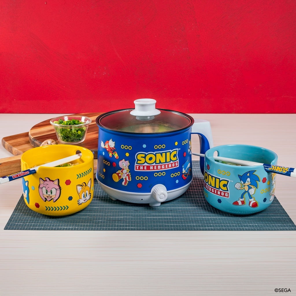 Uncanny Brands Sonic the Hedgehog Hot Pot with Ramen Bowls