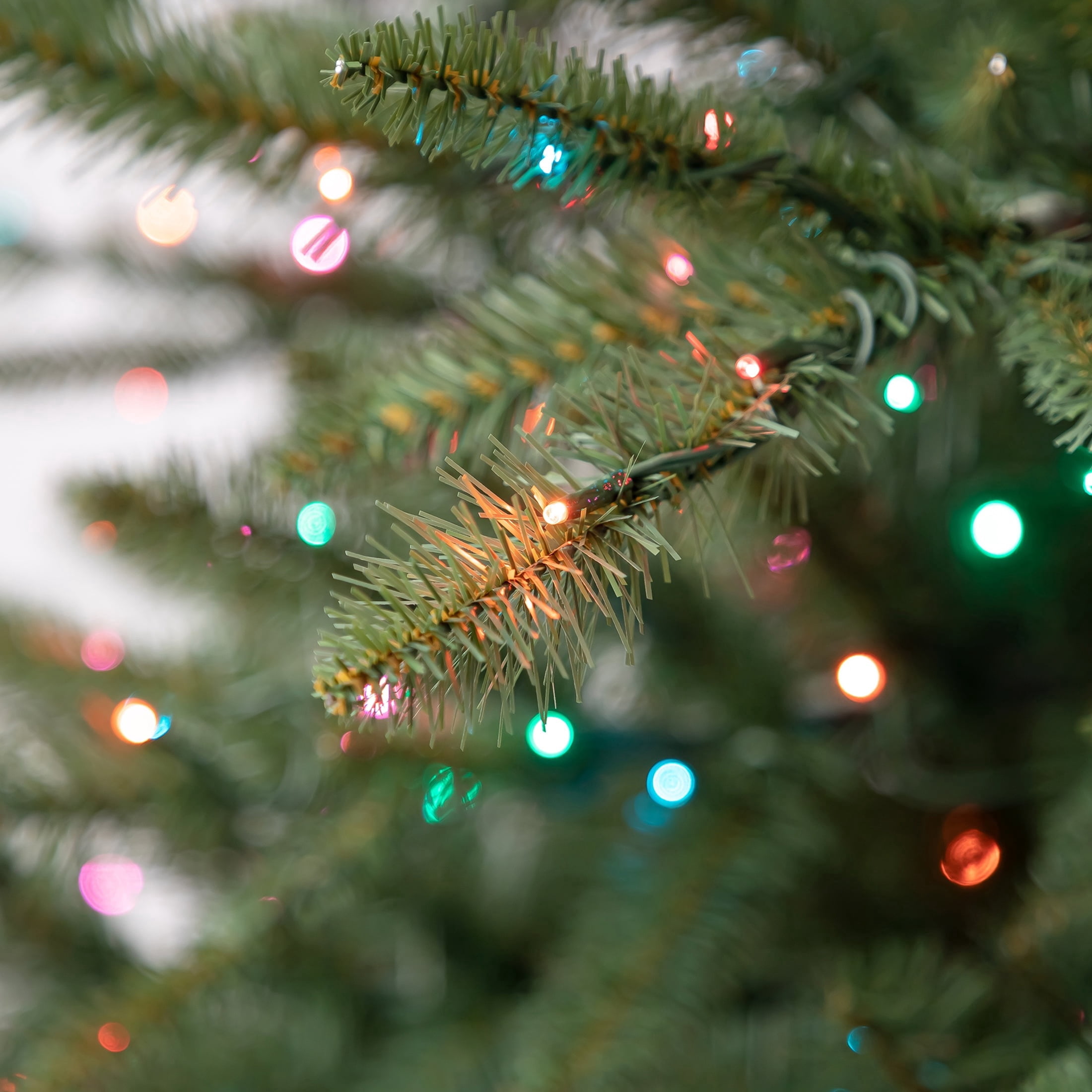 9' Pre-Lit Milford Pine Green Artificial Christmas Tree with LumaDazzle Color-Changing Twinkle LED Lights, Quick Set, and Stand, by Holiday Time