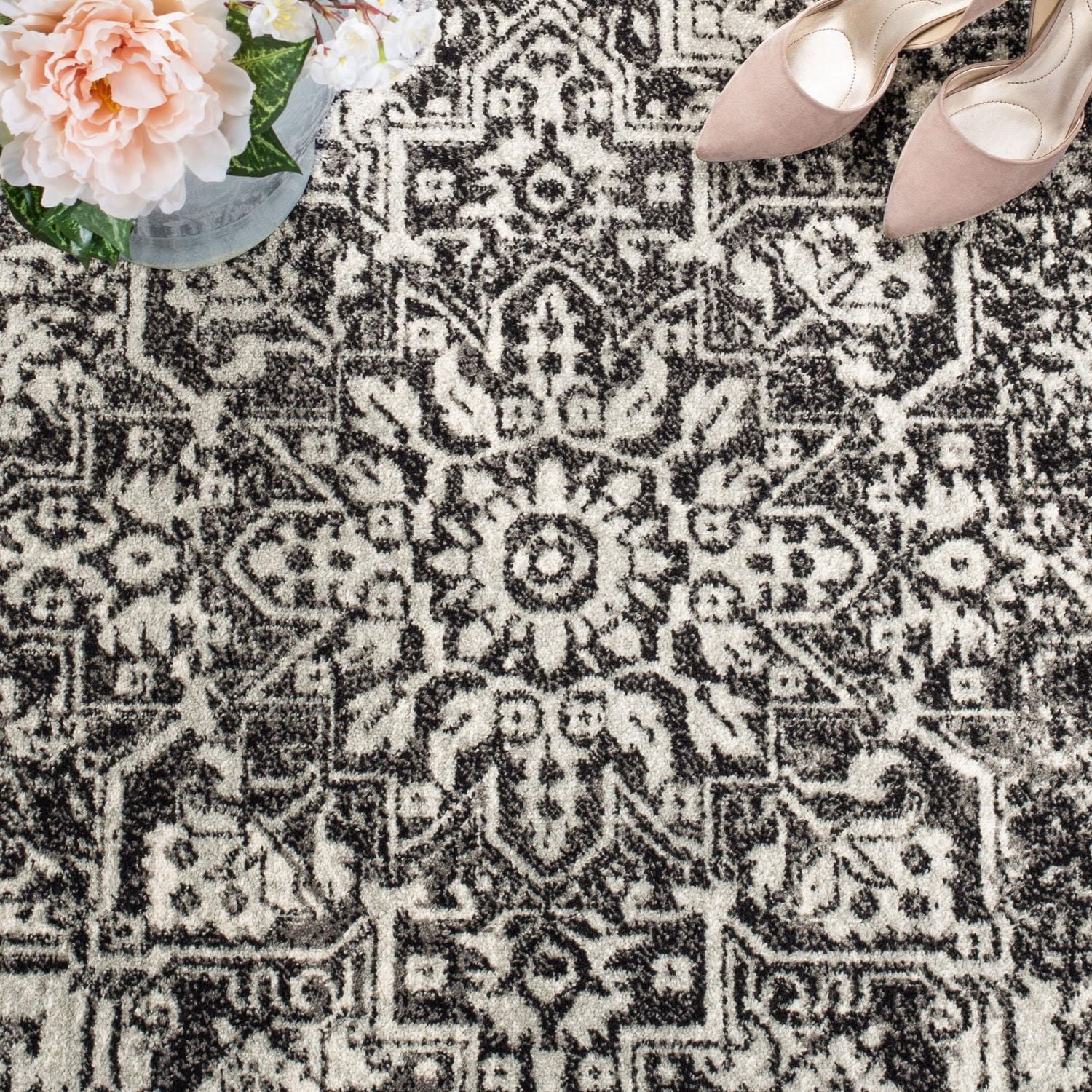 Safavieh Evoke Trena Traditional Area Rug