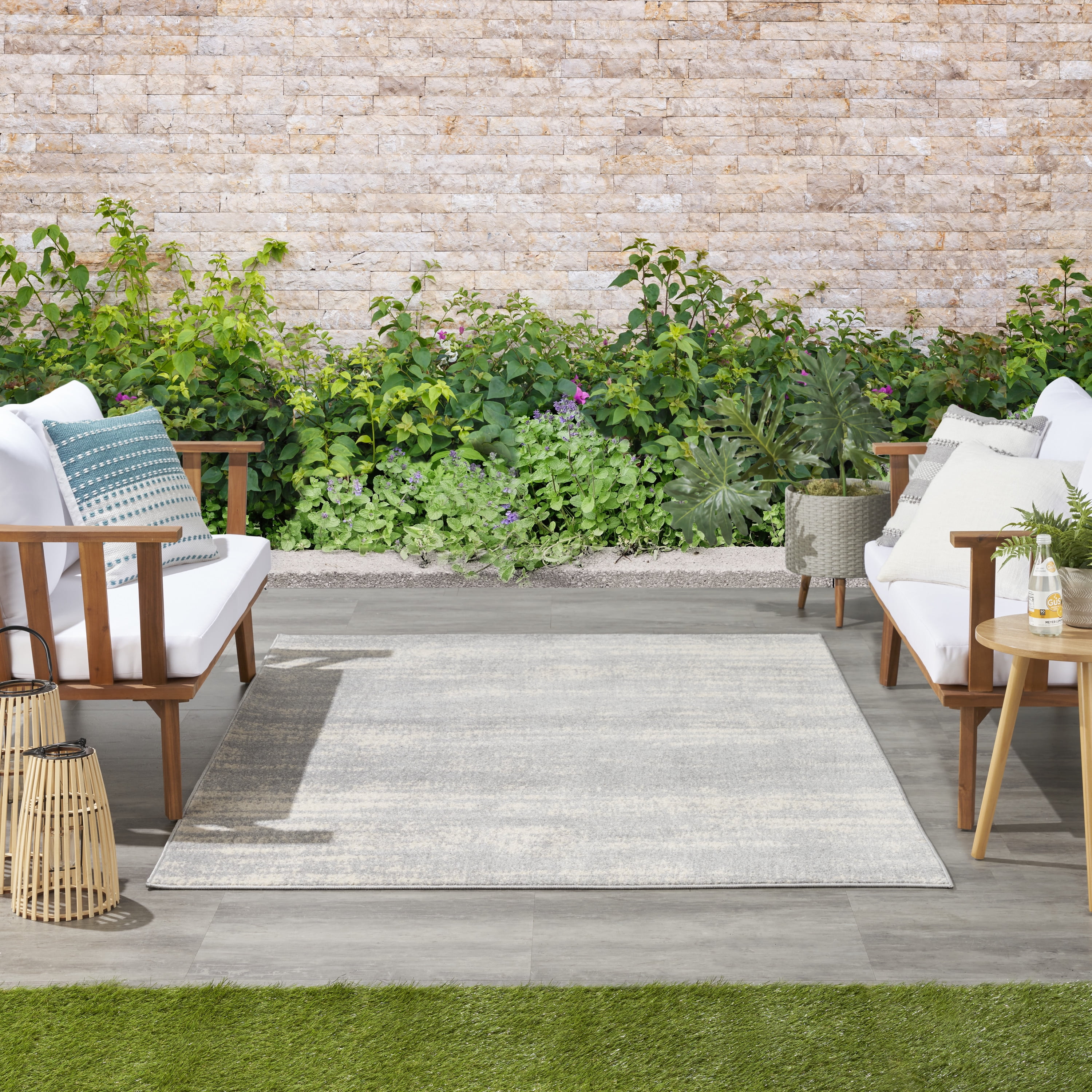 Nourison Essentials Indoor/Outdoor Grey/Beige 5' x 7' Area Rug, (5x7)