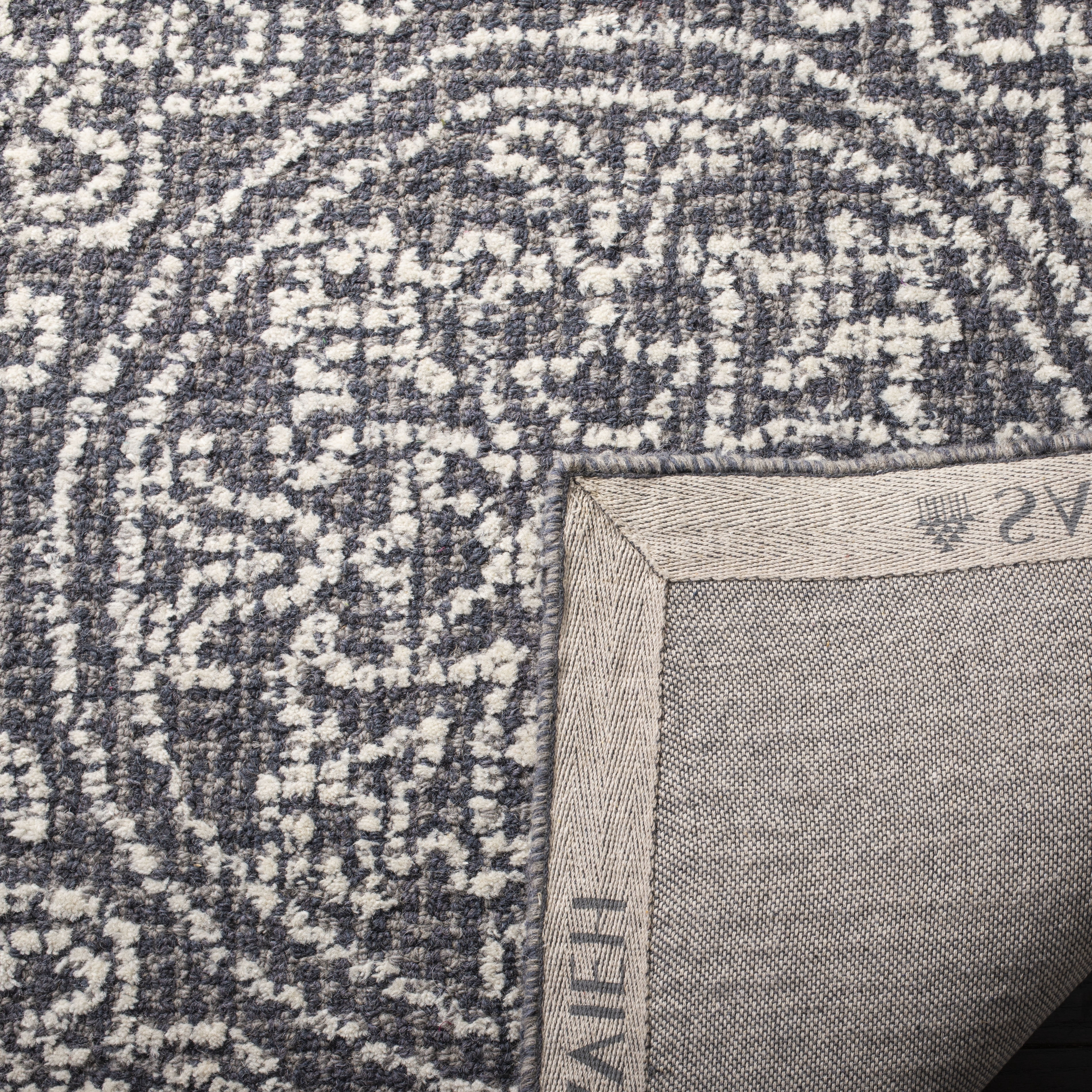 SAFAVIEH Abstract Amadine Geometric Wool Area Rug, Gray/Ivory, 6' x 6' Round