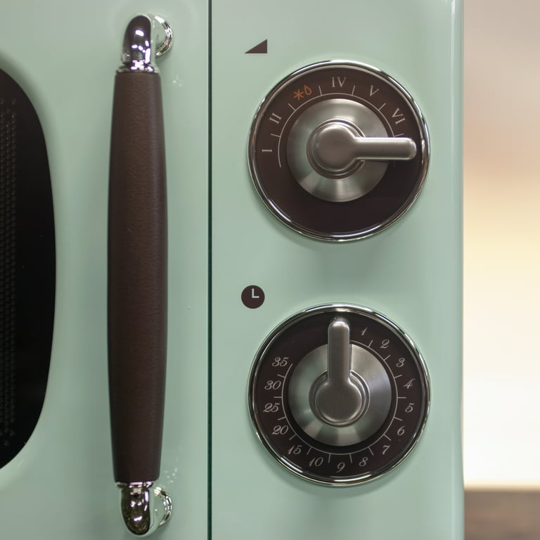 Magic Chef 700 Watt Retro Microwave Oven, 0.7 Cu ft