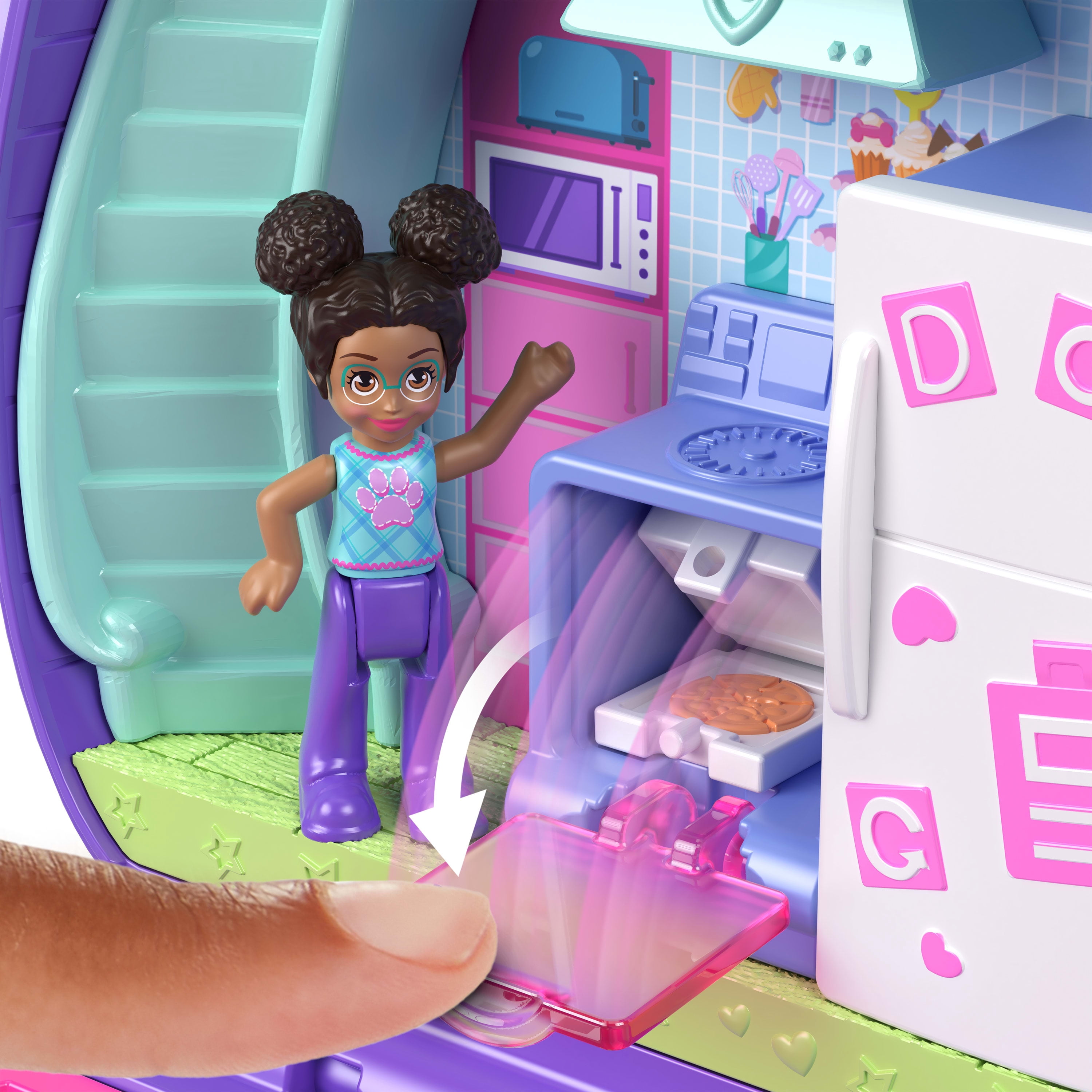 Polly Pocket Sleepover Puppy Compact Playset with 1 Micro Doll and Pet Dogs, Travel Toy with Food & Styling Accessories