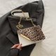 thumbnail image 1 of Bolso pequeño con cadena y estampado de leopardo de celebridades de Internet para mujer, otoño e invierno 2025, nuevo bolso cuadrado pequeño con nuevo temperamento y combinable., 1 of 5