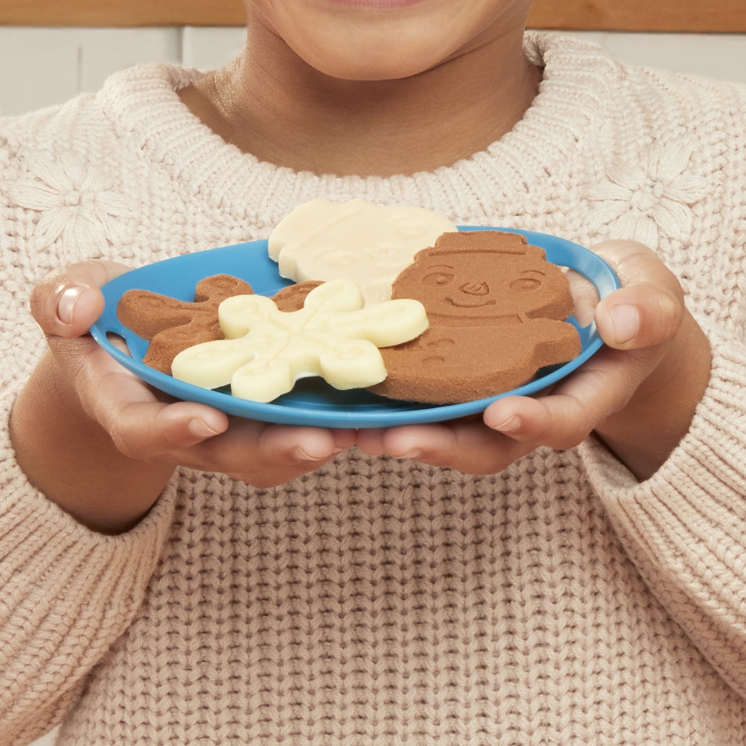 Little Tikes Creative Chefs Holiday Cookies Kit, with Make-It Mix Play Sand, Ages 3+
