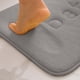 thumbnail image 4 of ¡Oferta! Tapete de baño grueso de espuma viscoelástica Tainini, antideslizante, superabsorbente, de secado rápido y lavable a máquina, color gris., 4 of 8