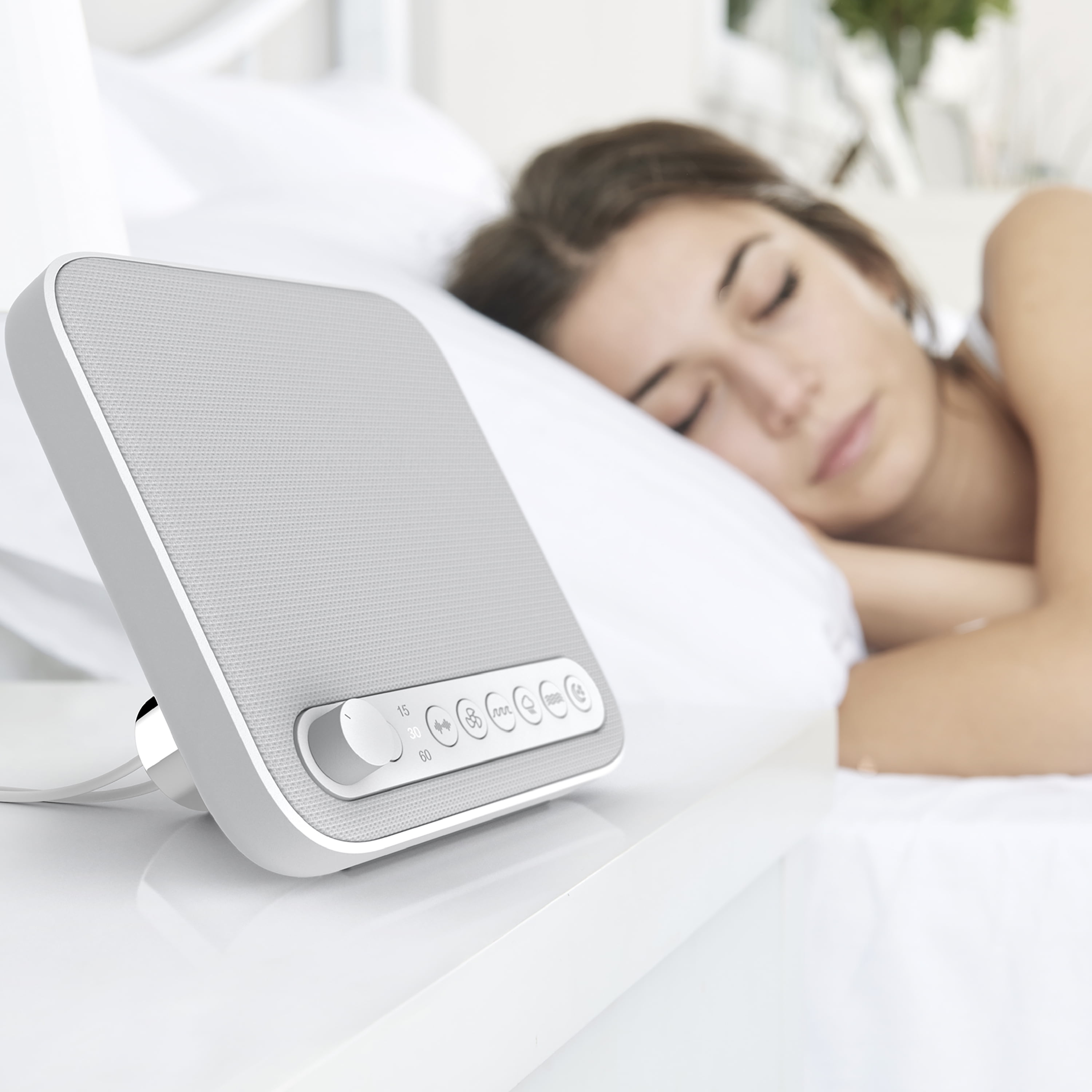 Máy tạo âm thanh cho giấc ngủ sẽ giúp bạn ngủ ngon hơn và giảm thiểu căng thẳng trong ngày hôm sau. Với âm thanh nhẹ nhàng và yên bình, bạn sẽ chìm vào giấc ngủ ngọt ngào cùng với máy tạo âm thanh. 