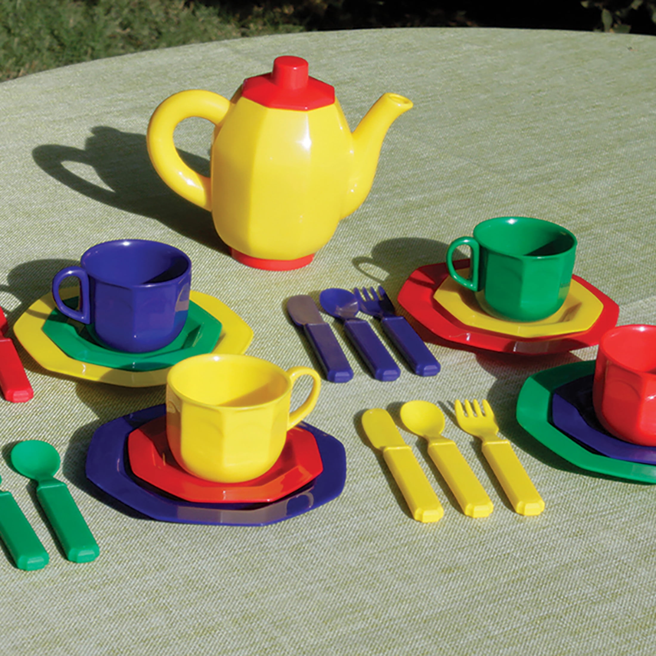 Educational Insights Dishes Set, Pretend Play Toddler Kitchen, Set of 25 Dishes, Preschool Toy Ages 3+