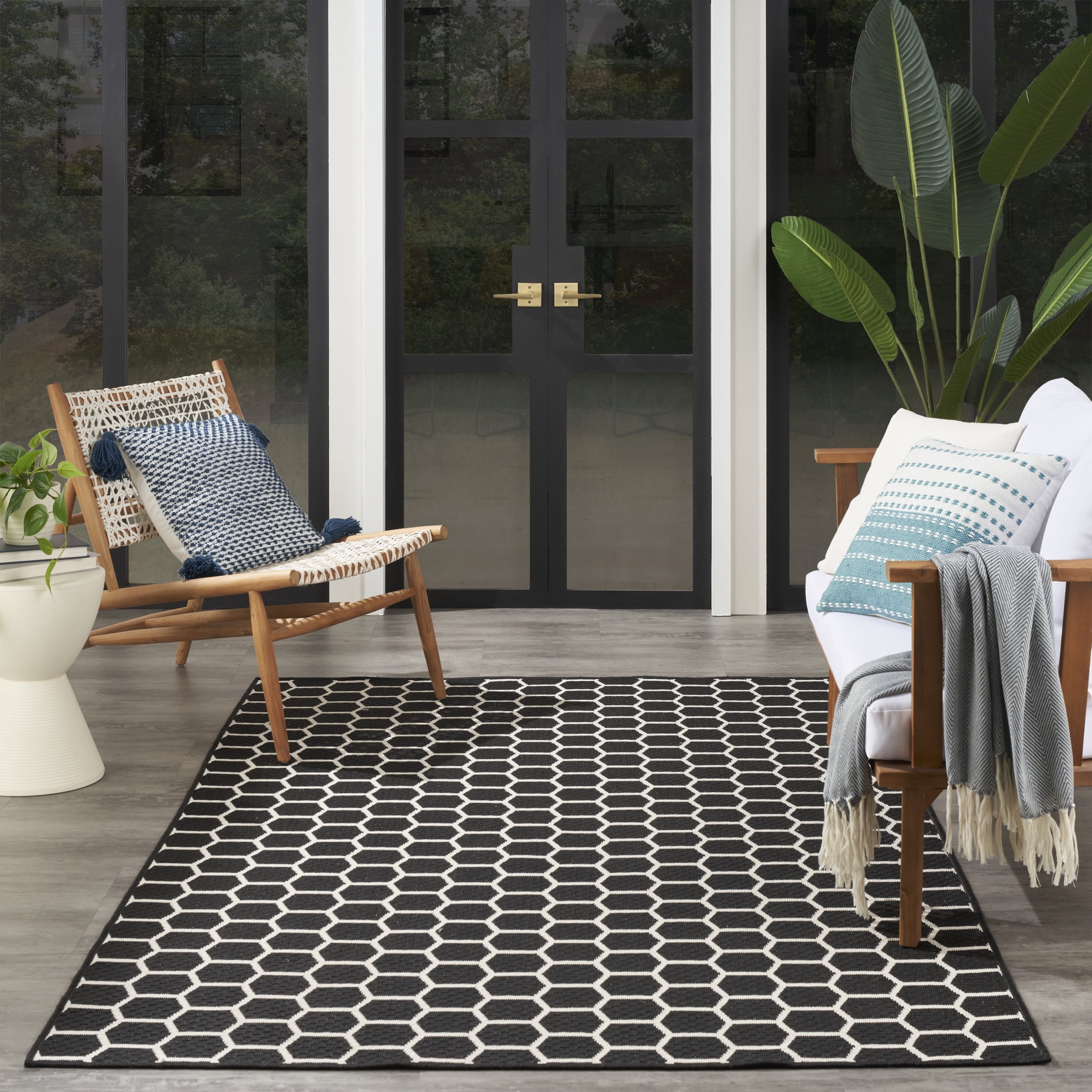 Nourison Reversible Indoor Outdoor Geometric Black 6' x 9'Area Rug (6x9)