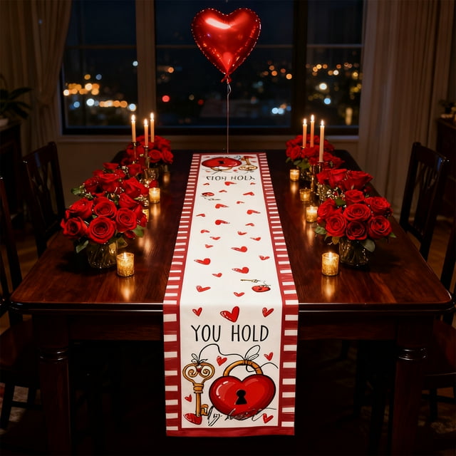 Fesfesfes Chemin de Table en Forme de Cœur de la Saint-Valentin Nappe Imprimée Rouge 11.8x70.9 Po Restaurant Ambiance Romantique Déco Infroissable Lavable