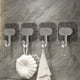 thumbnail image 2 of Paquete de 4 ganchos de pared adhesivos transparentes - Colgado fuerte sin taladro para baño, cocina, puerta - Sin daños, fácil de instalar, Ganchos de plástico extraíbles, 2 of 4