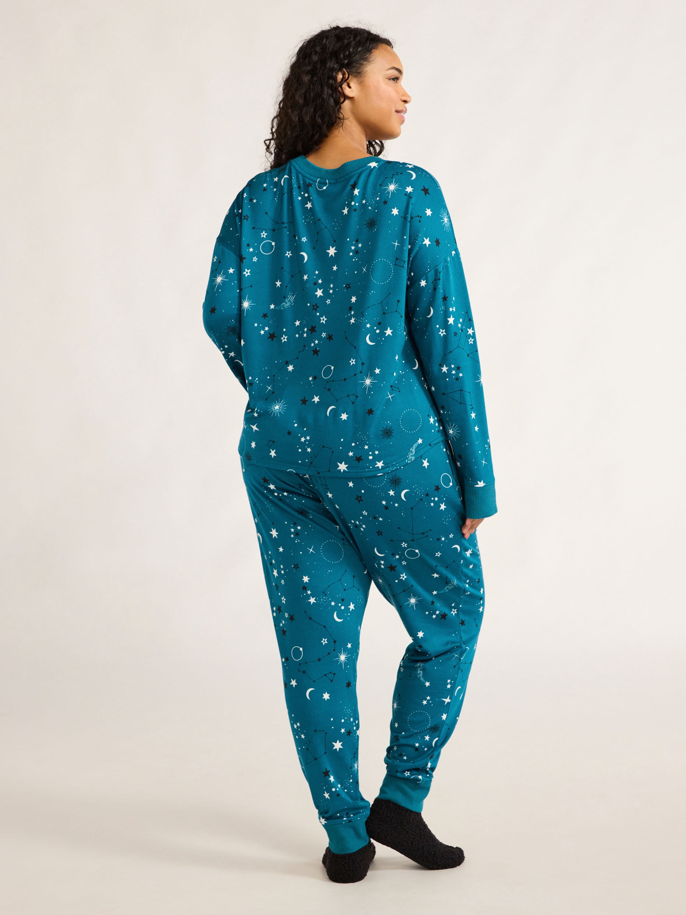 Joyspun Women's Pajama Top, Joggers and Socks Pajama Gift Set, 3-Piece, Sizes S-3X