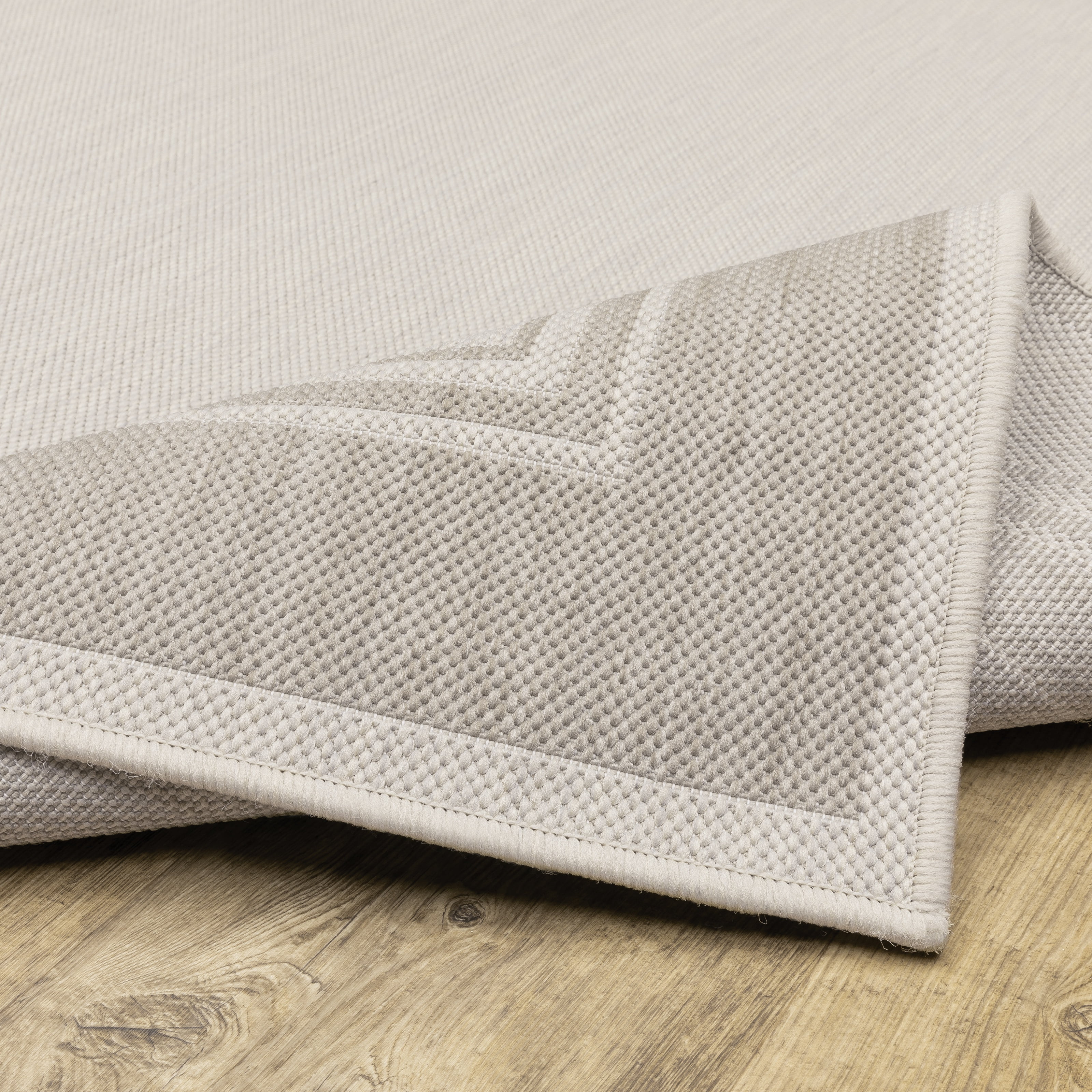 Avalon Home 6' x 9' Gray and Ivory Border Outdoor Rug