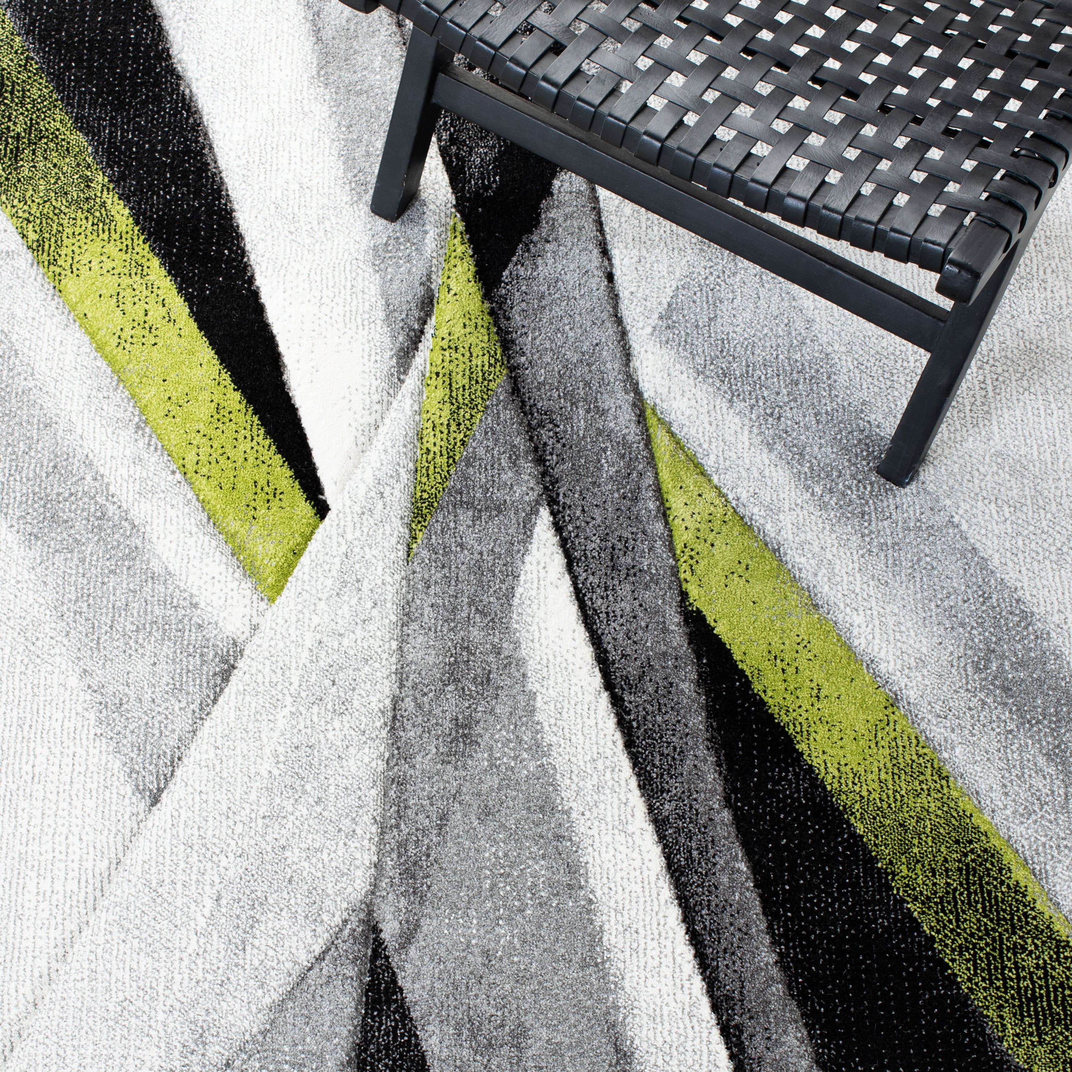 Safavieh Hollywood Jennifer Abstract Area Rug, Gray/Green, 4' x 6'