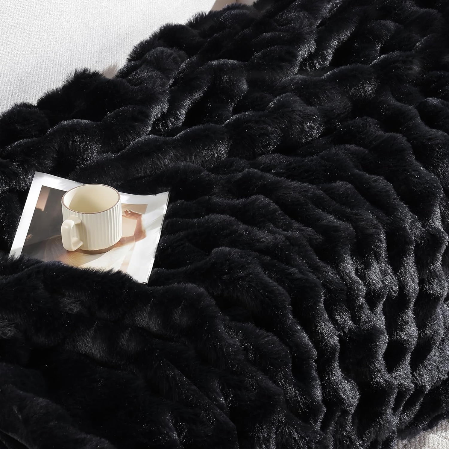 GHOUSE Fuzzy Faux Fur Blanket Fluffy Throw Blanket 50x60 inches Furry Soft Black Blanket for Couch Chair Bed