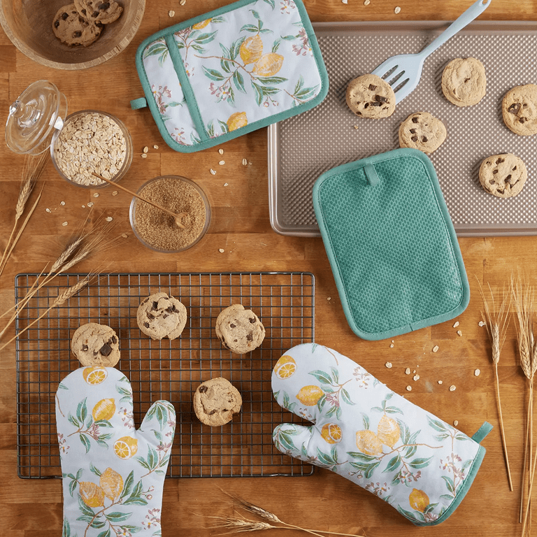 LazyOne Funny Oven Mitt and Pot Holder Set, Cute Kitchen Accessories for  Home, Set of 1 Matching Hot Pad and 1 Oven Glove