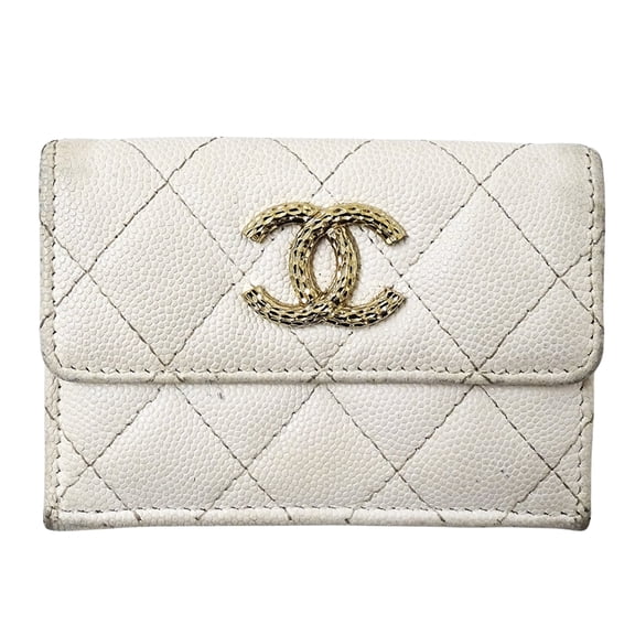 Pre-Owned CHANEL Matelasse Women's Tri-fold Wallet in White Caviar with Gold Hardware. (Good)