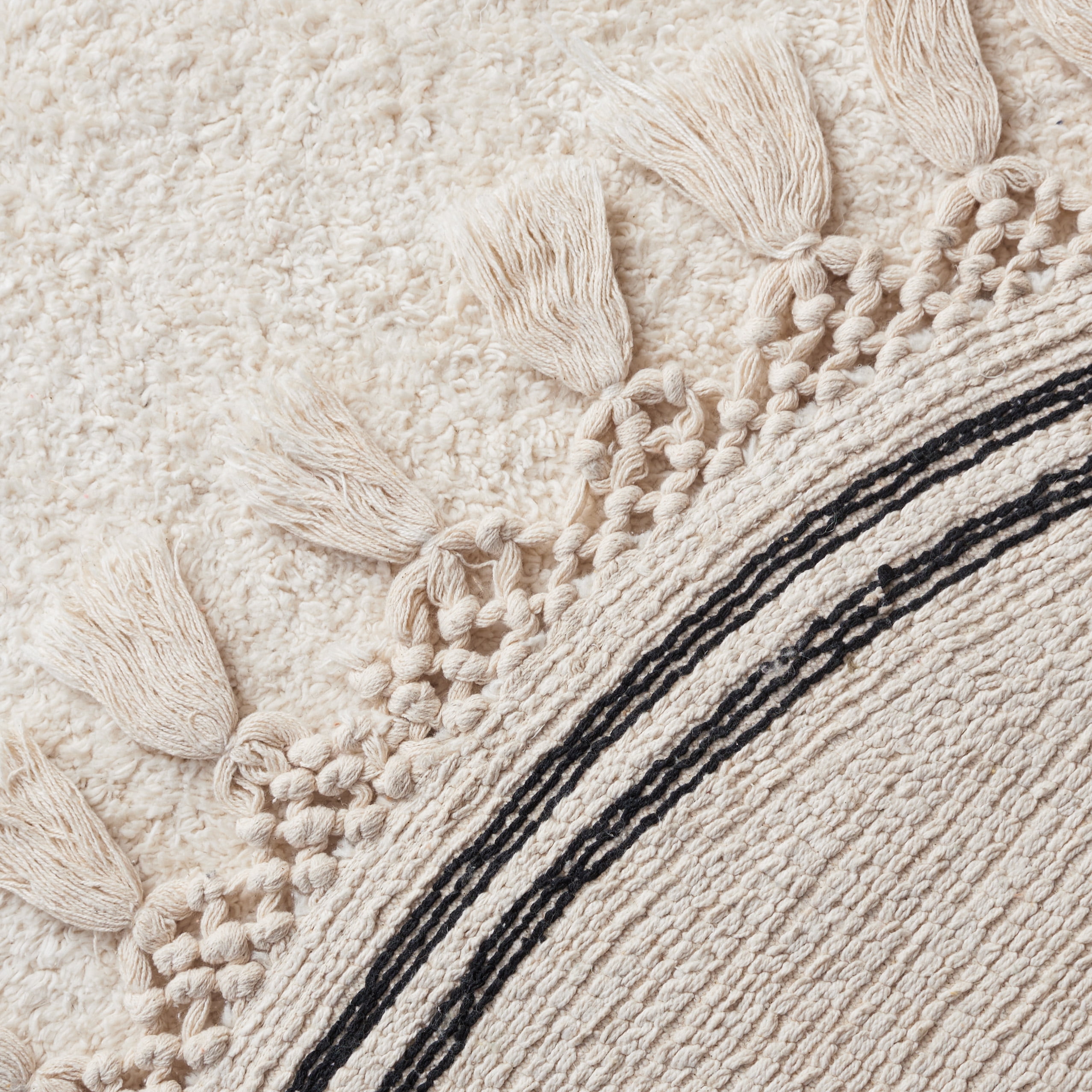 Safavieh Easy Care Hepburn Solid Cotton Machine Washable Area Rug, Ivory, 5' x 5' Round