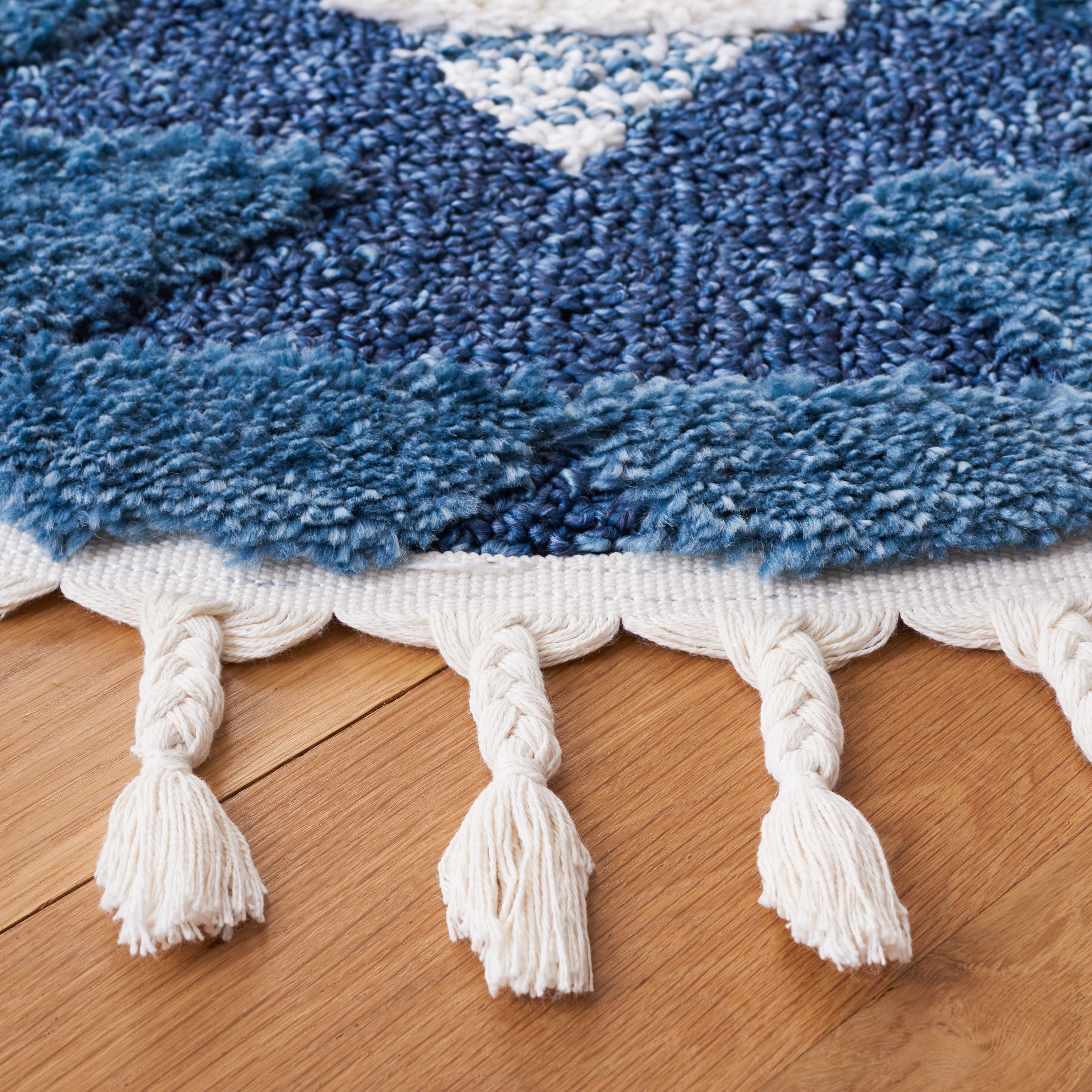 Safavieh Moroccan Tassel Larry Geometric Shag Area Rug, Blue/Ivory, 10' x 10' Round