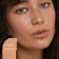 thumbnail image 4 of Crema hidratante con color Saie Slip Tint SPF 35, cobertura ligera y cuatro, 4 of 9