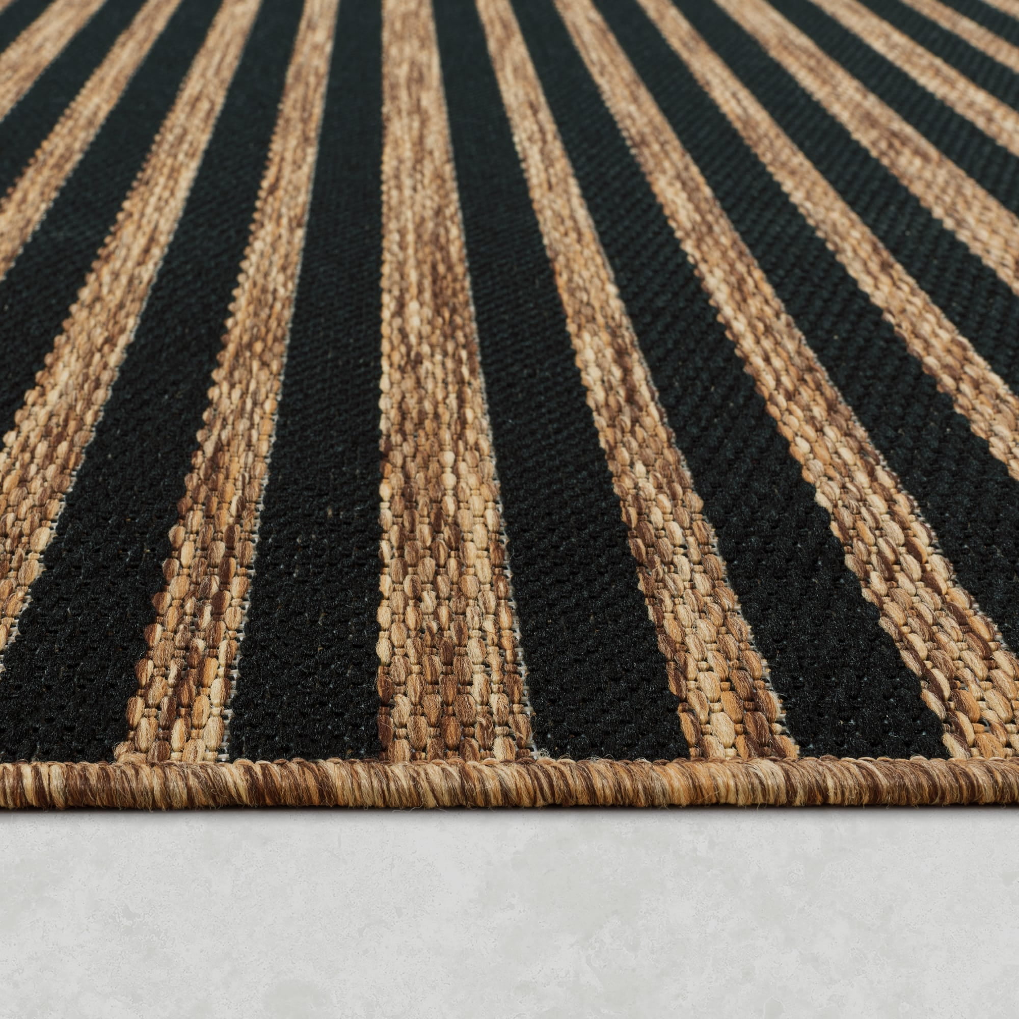 Modern In- & Outdoor Rug with Minimalistic Line Pattern