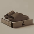 thumbnail image 1 of Zapatos informales de diseño innovador para hombre, Zapatillas de casa ligeras de suela blanda EVA, chanclas de marca exclusivas de alta calidad, en stock, 1 of 6