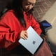 thumbnail image 5 of Apple MacBook Air 2025 13.6" Liquid Retina M4 10‑Core CPU / 10‑Core GPU 16GB RAM 512GB SSD macOS Starlight Teclado Retroiluminado, 5 of 5