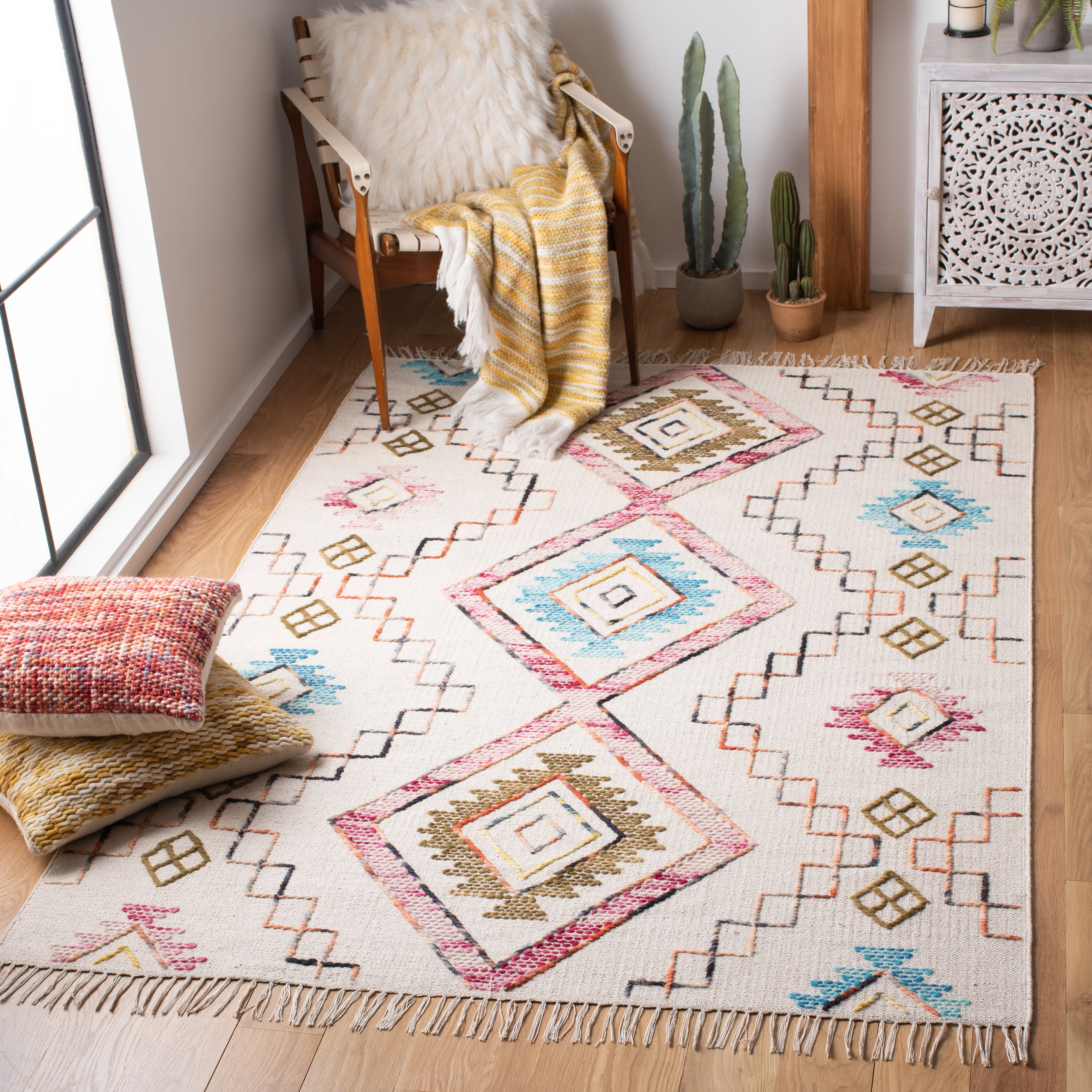 SAFAVIEH Kilim Rado Tribal Wool Area Rug, Ivory/Pink, 4' x 6'