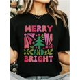 thumbnail image 1 of Camiseta Boho Merry And Bright Comfort Colors®, camiseta navideña floral, camiseta navideña rosa, camiseta navideña retro, camiseta con gráficos navideños para mujer, camiseta deportiva informal, 1 of 6