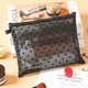 thumbnail image 1 of Bolsa de maquillaje de malla con forma de corazón para niñas, portátil, de gran capacidad, transpirable, para guardar pintalabios, 1 of 6