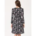 thumbnail image 4 of Vestido a media pierna con cuello en V y estampado floral con cintura fruncida Negros L, 4 of 6