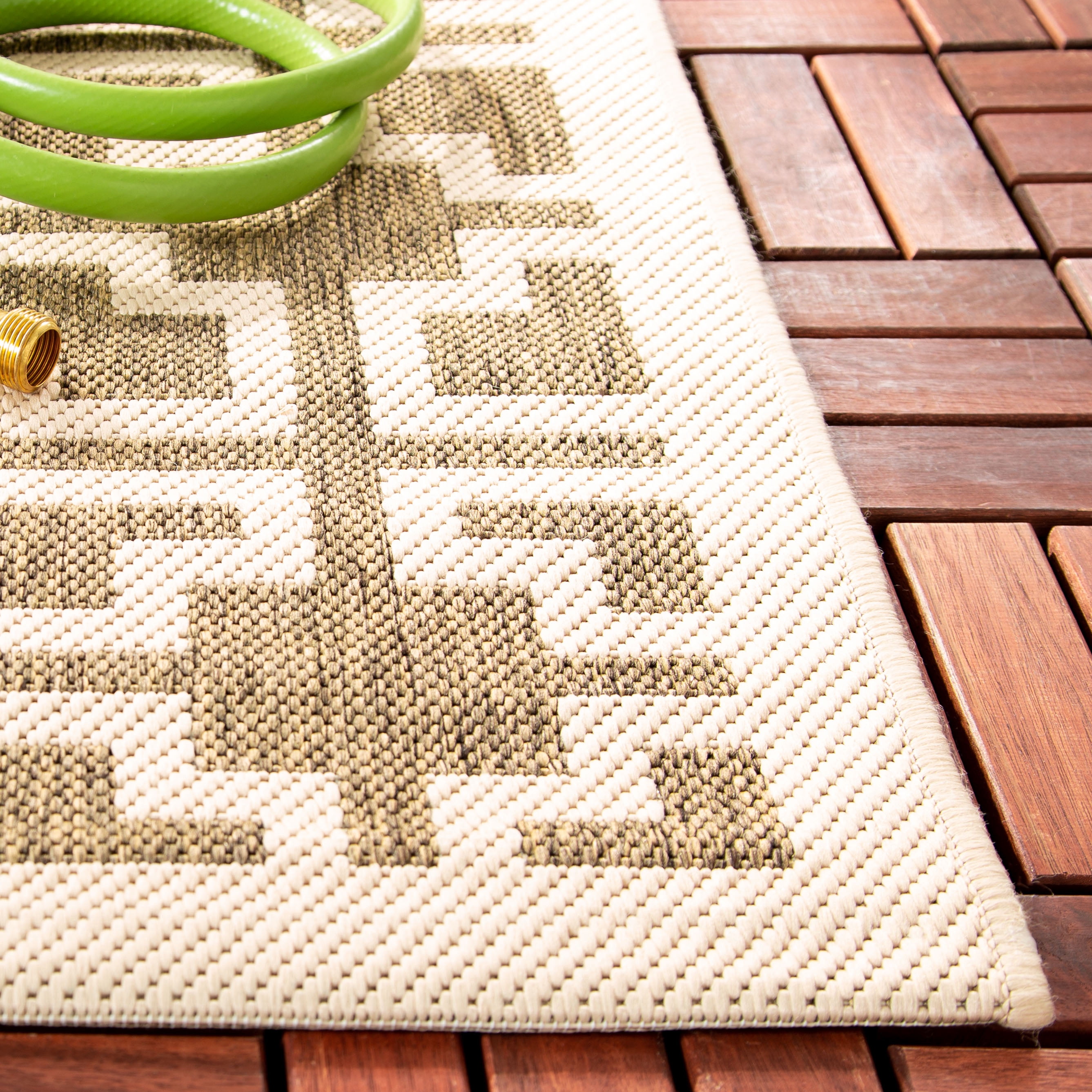SAFAVIEH Courtyard Thurstan Geometric Indoor/Outdoor Area Rug, Mocha/Beige, 4' x 5'7"
