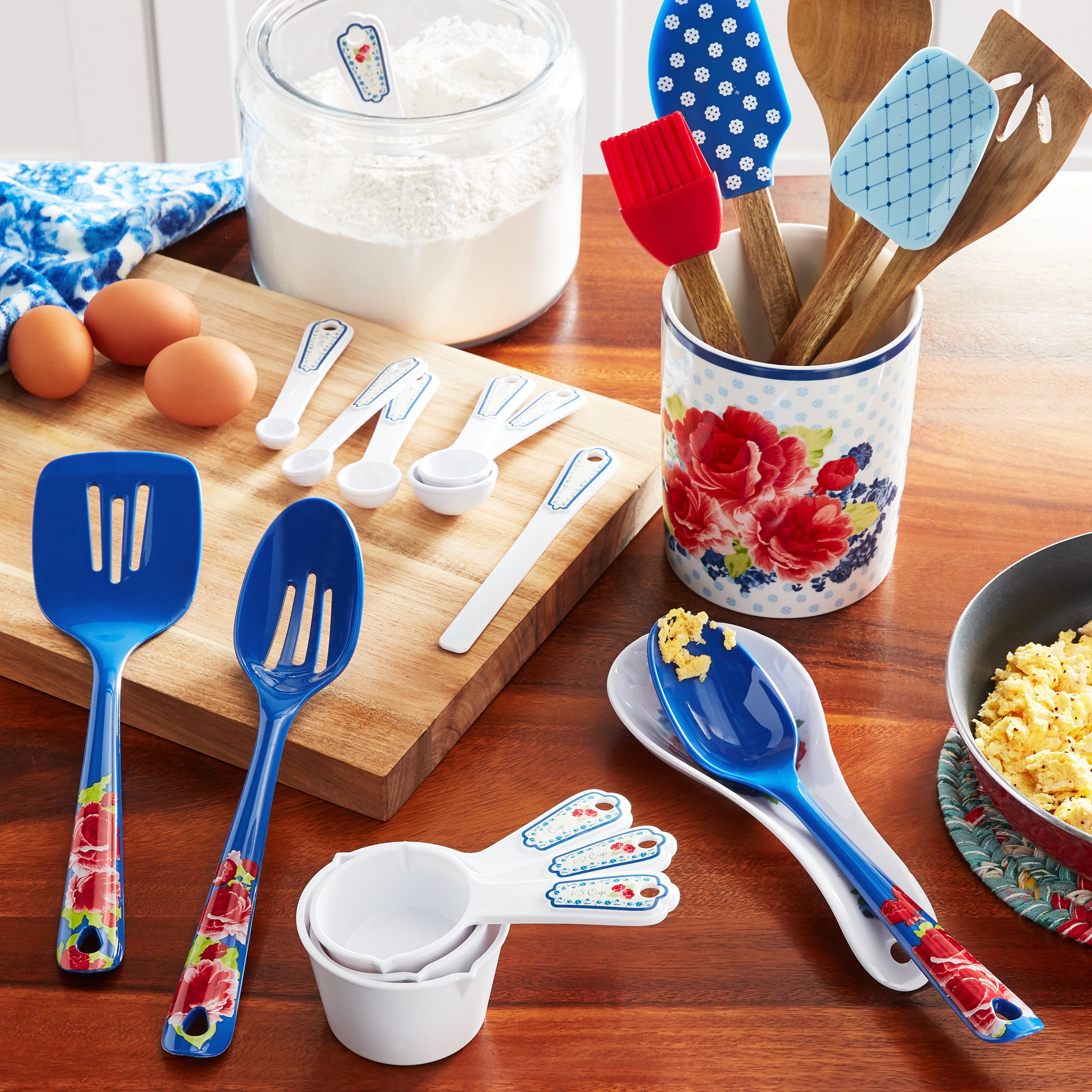 The Pioneer Woman Keepsake Floral 20-Piece Blue Bake & Prep Set with Baking  Dish & Measuring Cups 
