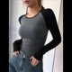 thumbnail image 5 of Camisas de Larga para Mujer, Corte Ajustado, Elásticas, con Bloques de Color y Ligeramente Recortadas. Gris Oscuro XL, 5 of 8